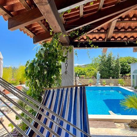 Apartman Gorana With Swimming Pool Jelsa  Exteriör bild