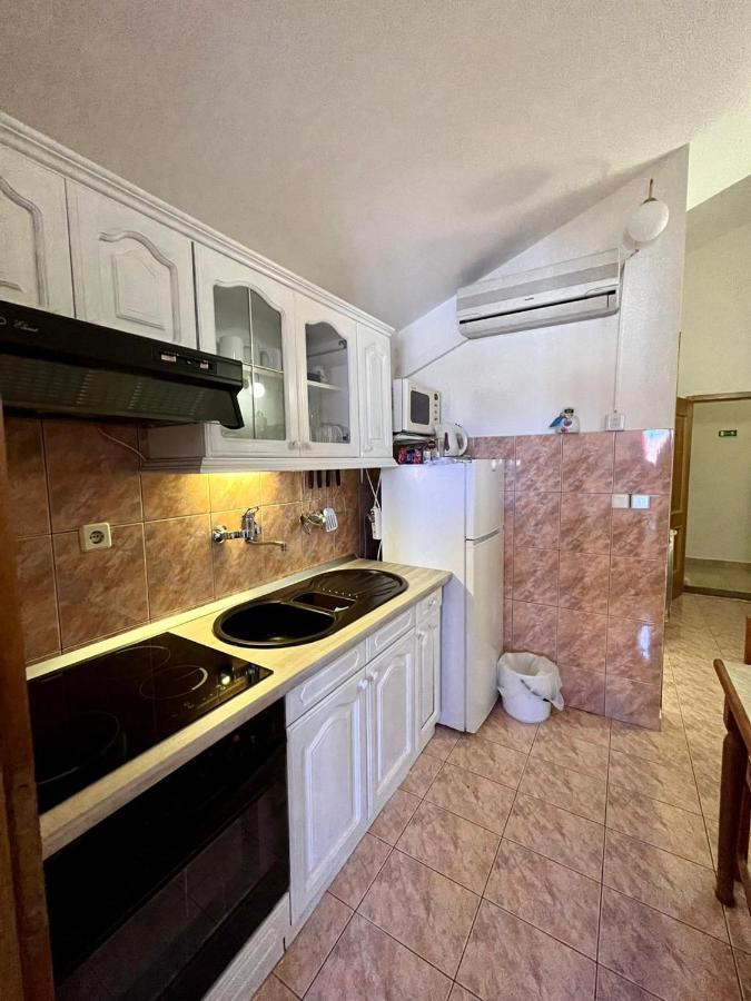 Apartman Gorana With Swimming Pool Jelsa  Exteriör bild