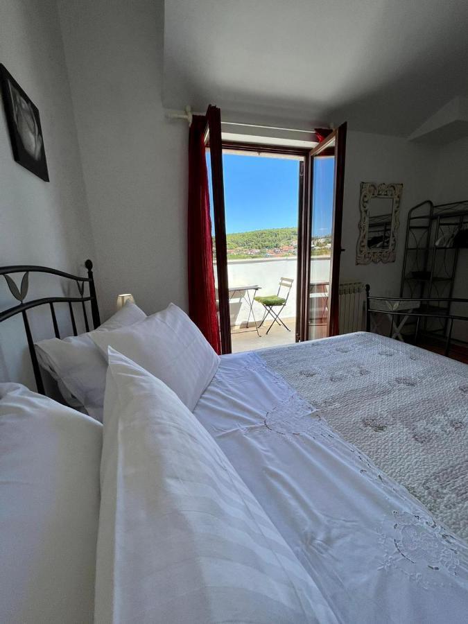 Apartman Gorana With Swimming Pool Jelsa  Exteriör bild