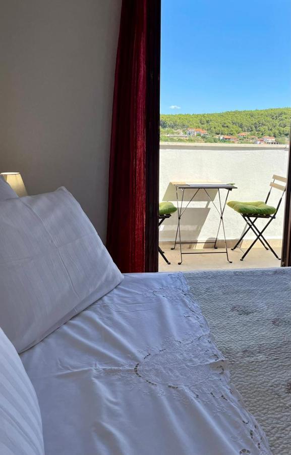 Apartman Gorana With Swimming Pool Jelsa  Exteriör bild